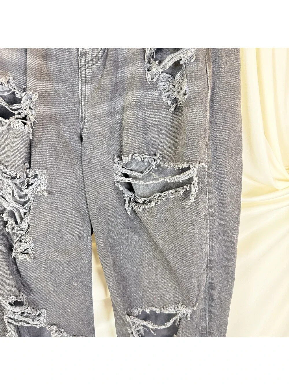 American Eagle Mom Jeans Black/Gray Denim Jeans Cotton Distressed Size 4 Reg